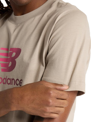 New Balance T-shirt Sport Essentials Gradient Logo T-Shirt - Nb Navy Uomo Mod. MT51503 ADS Arid Stone