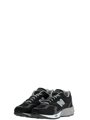 New Balance Sneakers UNISEX Mod. U880R 8EU Nero