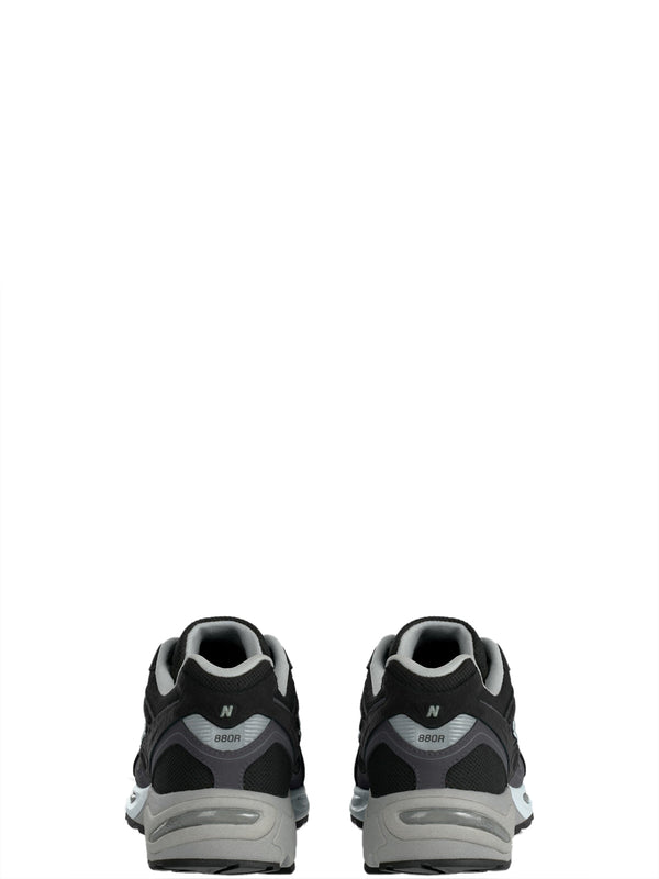 New Balance Sneakers UNISEX Mod. U880R 8EU Nero